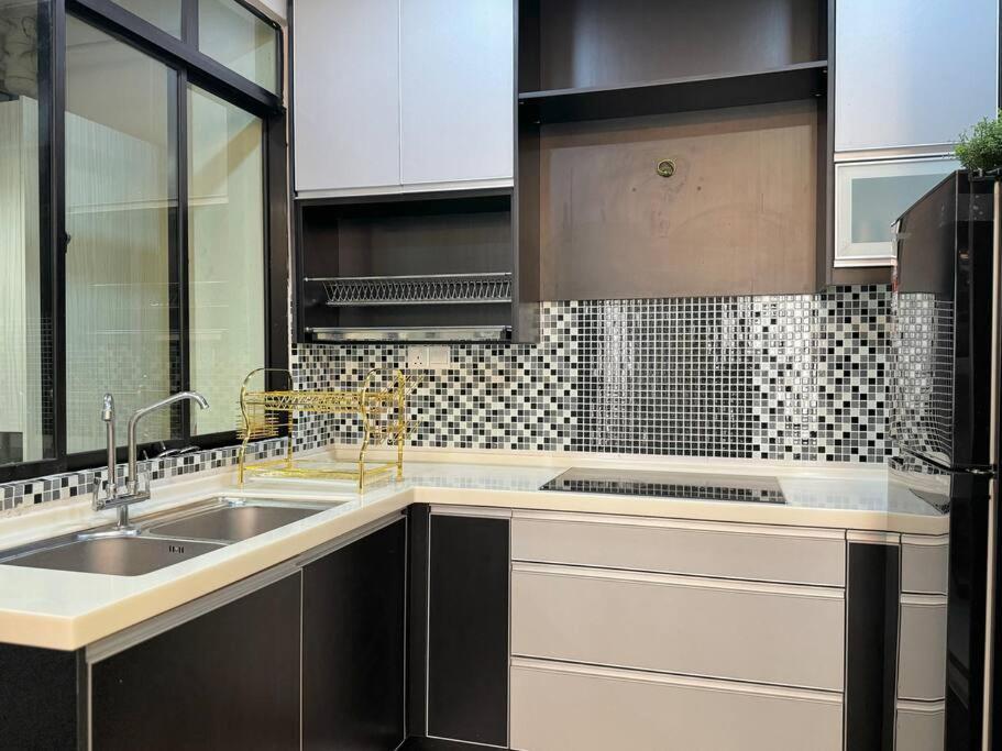 דירות פטלין ג'איה Minumum 7Days 3Br At Pju 10 Damansaradamai מראה חיצוני תמונה